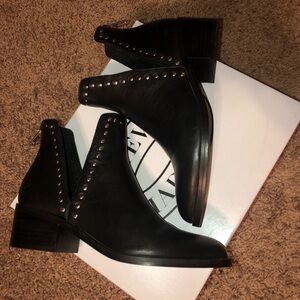 Steve Madden Conquest Black Leather Booties